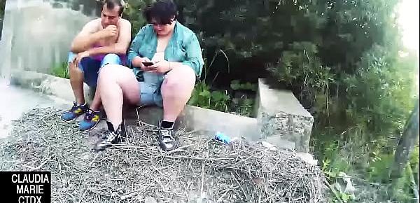 trendsLa gorda se come los huevos por debajo del culo como si fuesen uvas al aire libre